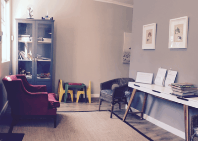 Therapy room with chairs and bookshelves